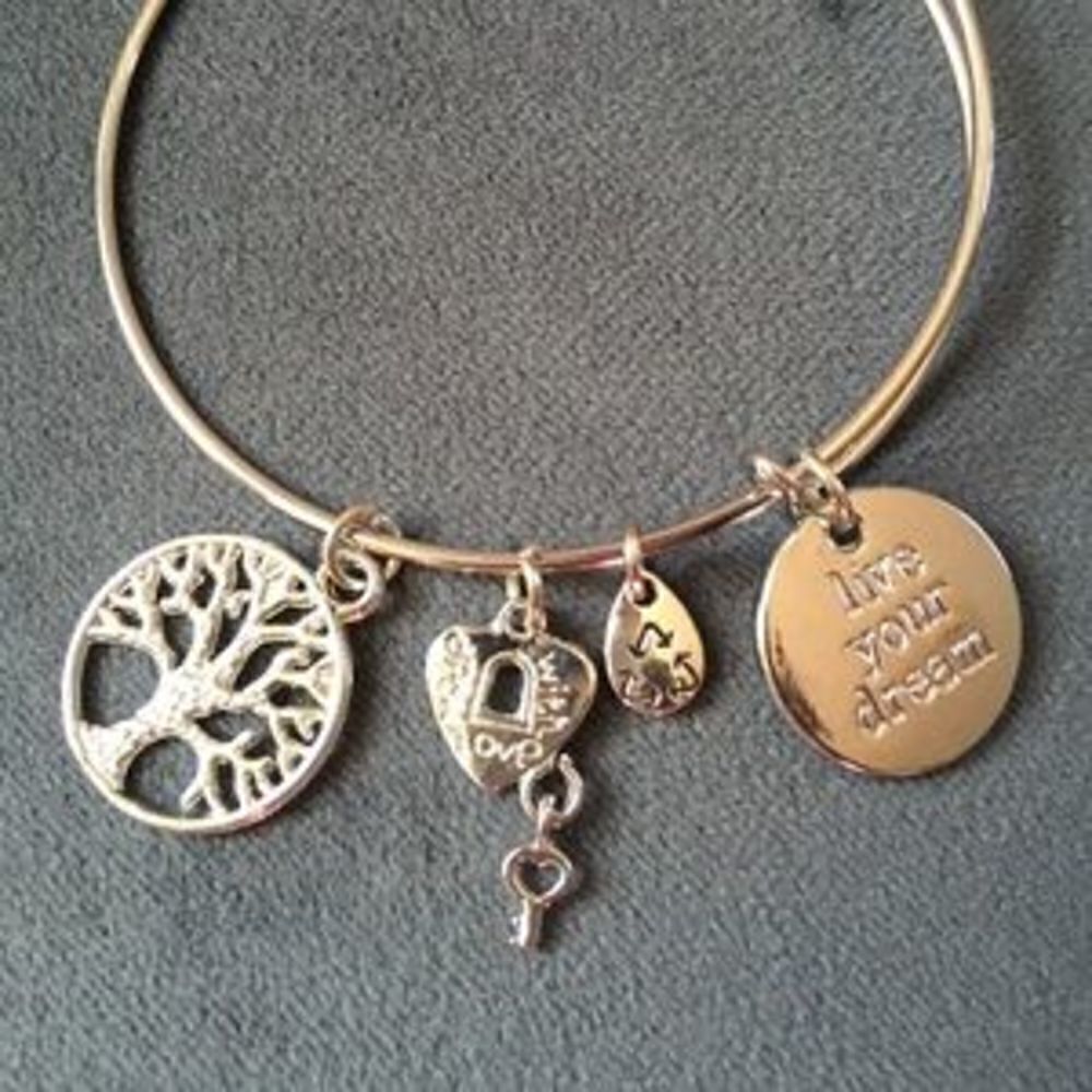 NEW!! Adjustable Charm Bracelet - Picture 3 of 3